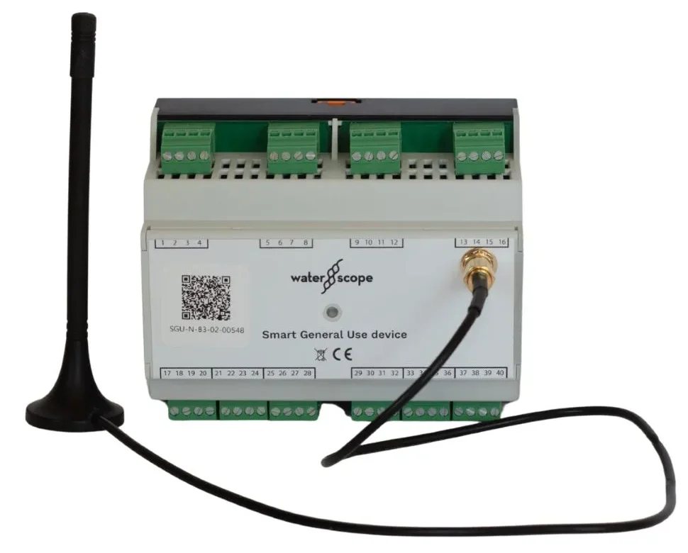 WaterScope Smart General Use device: DIN-rail IoT data logger with screw terminals and a magnetic-base antenna